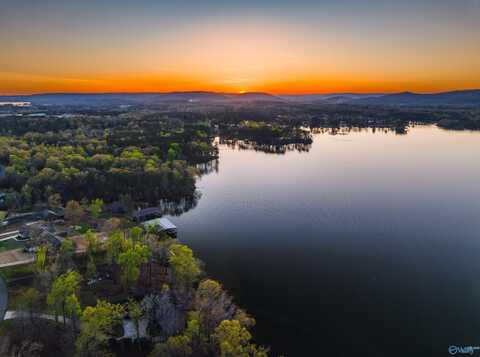 1892 Lookout Mountain Drive, Scottsboro, AL 35769