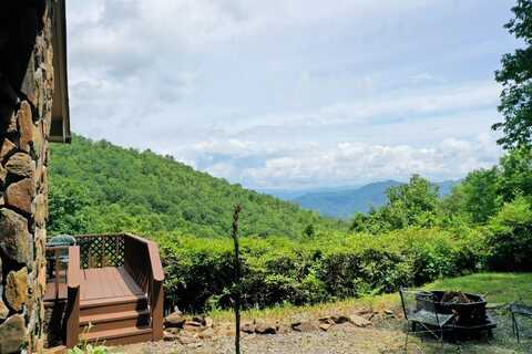 227 Cool Springs Rd, Whittier, NC 28789