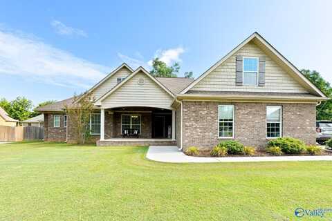 303 Ferncrest Street SW, Hartselle, AL 35640