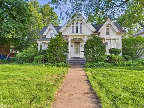 1242 C Avenue E, Oskaloosa, IA 52577