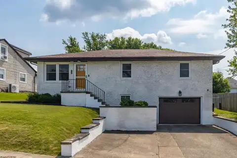 208 Pennsylvania Avenue, Bridgeport, WV 26330