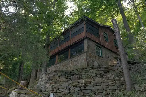 1035 Oral Lake Road, Bridgeport, WV 26330