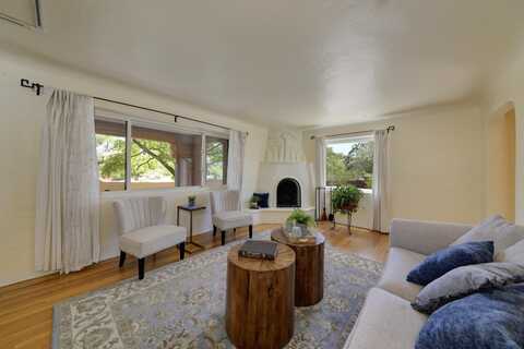 525 SOLANO Drive SE, Albuquerque, NM 87108