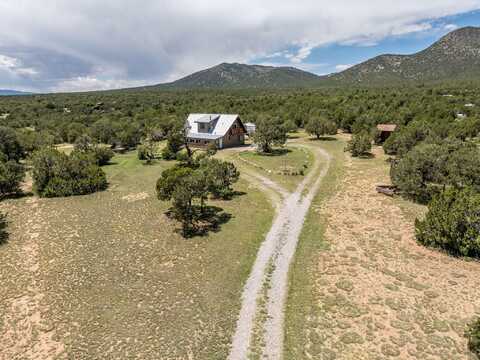 1 DINOSAUR Road, Stanley, NM 87056