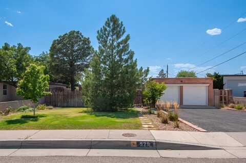 929 AVENIDA ESTRELLITA NE, Albuquerque, NM 87110