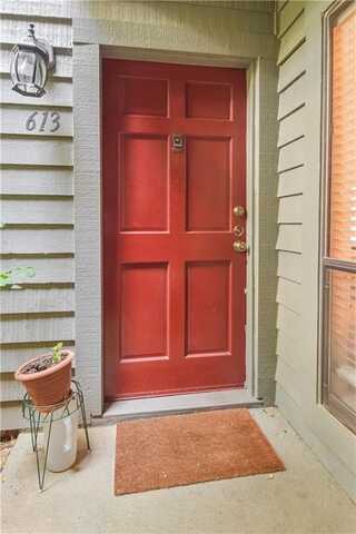 613 Tuxworth Circle, Decatur, GA 30033