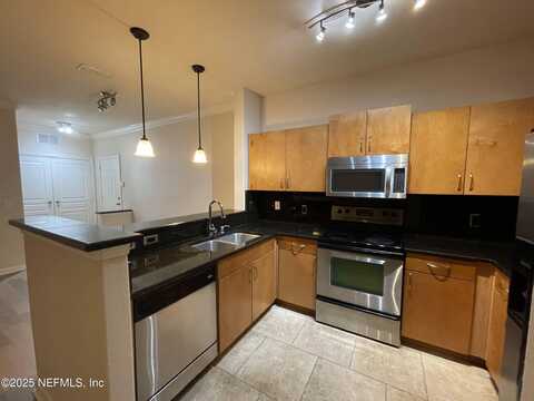 8290 GATE Parkway unit: 1009, Jacksonville, FL 32216