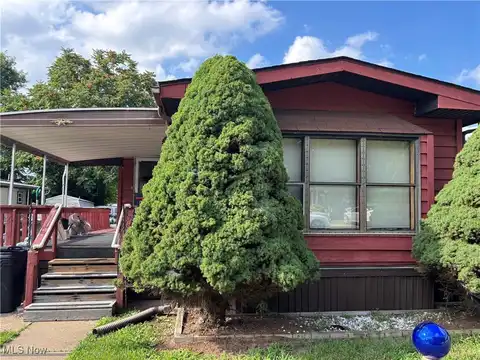 131 Coral Key Drive SE, New Philadelphia, OH 44643