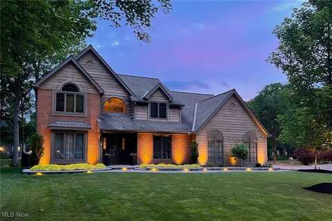 5502 Quail Run, North Olmsted, OH 44070