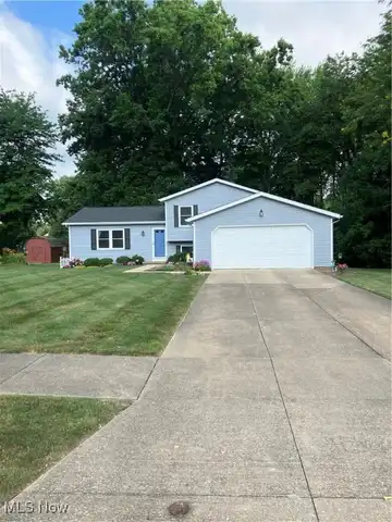 9589 Brayes Manor Drive, Mentor, OH 44060