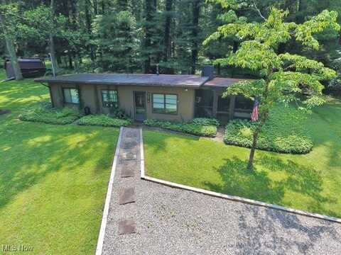 9076 Lakewood Drive NE, Mineral City, OH 44656