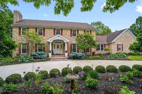 575 Pine Point Drive, Akron, OH 44333