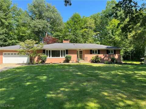 13033 Woodcrest Lane, Chesterland, OH 44026