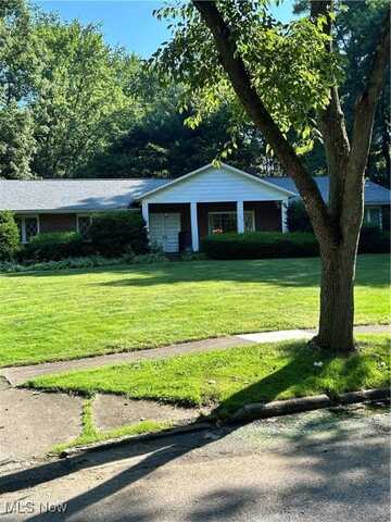 2915 Elmbrook Drive, Stow, OH 44224