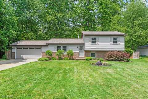 631 Lynnview Street SW, Hartville, OH 44632