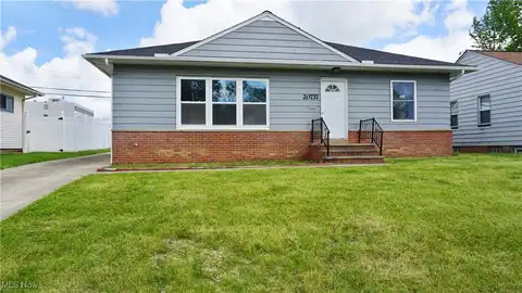 20737 Bowling Green Road, Maple Heights, OH 44137