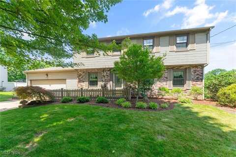 16 Centennial Drive, Poland, OH 44514