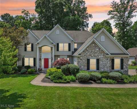 915 Cimarron Oval, Aurora, OH 44202