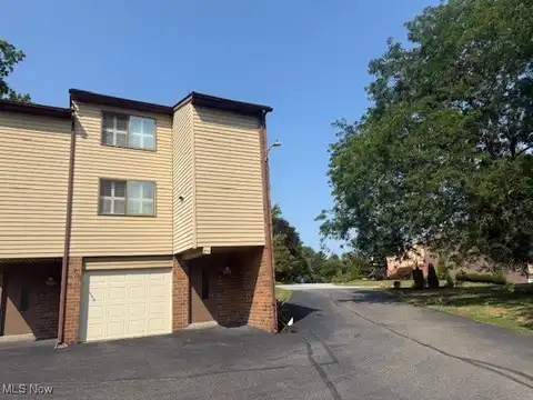 2157 Penguin Avenue, Akron, OH 44319