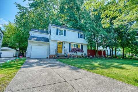 925 Keystone Drive, Cleveland, OH 44121