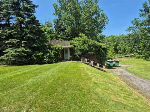 2390 Lost Nation Road, Willoughby, OH 44094