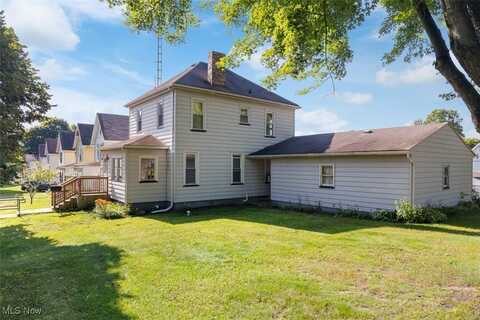 274 2nd Street SW, Brewster, OH 44613