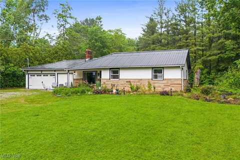 8902 Taylor May Road, Chagrin Falls, OH 44023