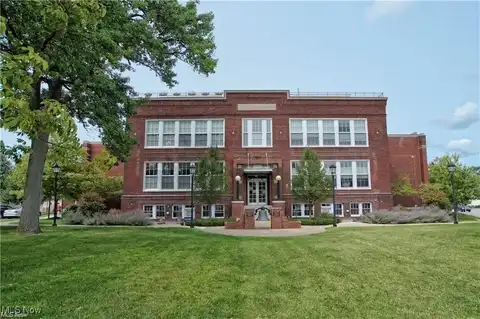 7482 Center Street unit: 5, Mentor, OH 44060