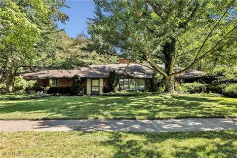 17100 Amber Drive, Cleveland, OH 44111