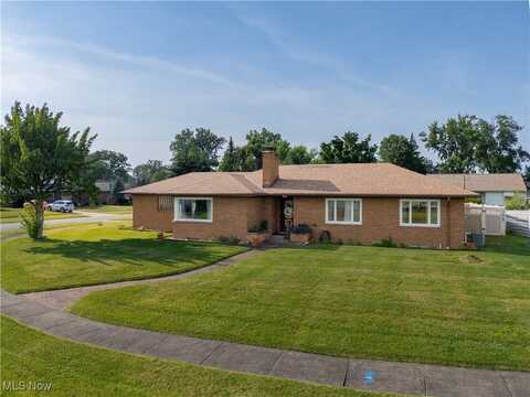 2087 Guarnieri Drive NE, Warren, OH 44483