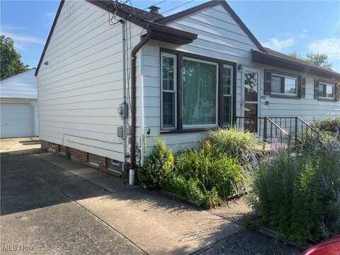 30326 Royalview Drive, Willowick, OH 44095