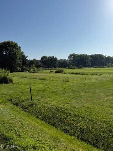 Easter Avenue NW, North Lawrence, OH 44666