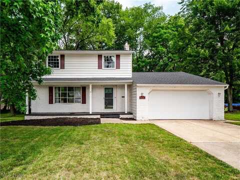 8132 Pinehurst Drive, Parma, OH 44129