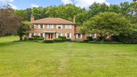 8640 Foxglove Avenue NW, Clinton, OH 44216