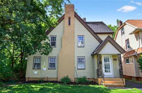 1068 Nela View Road, Cleveland Heights, OH 44112