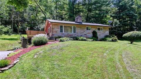 5882 Crooked Run Road SW, New Philadelphia, OH 44663