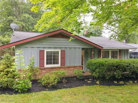 206 Hazelwood Drive, Chagrin Falls, OH 44022