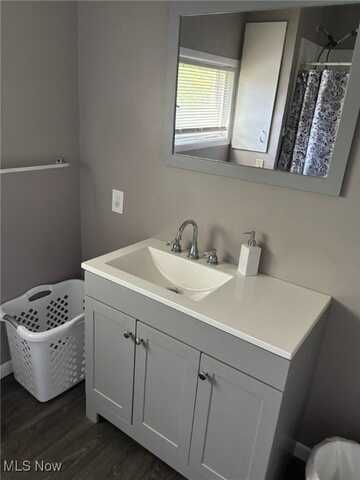 1926 Village Street SE, Canton, OH 44707