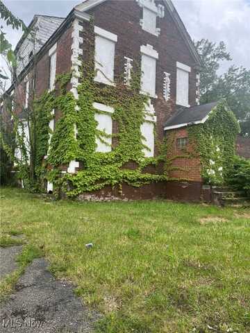 12808 Kinsman Road, Cleveland, OH 44120