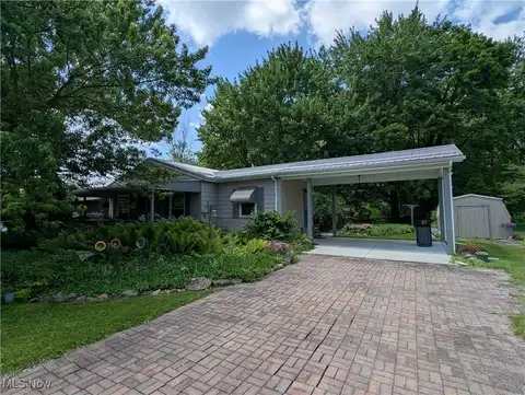 1574 Manchester Street, Lake Milton, OH 44429