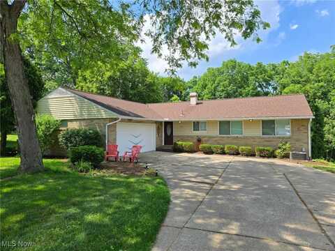 621 Brookpark Drive, Cuyahoga Falls, OH 44223