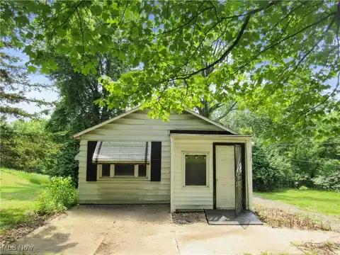 12316 Sunset Drive, Garfield Heights, OH 44125
