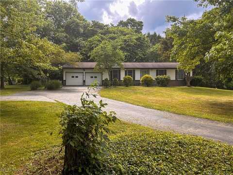2055 Maple Drive, Columbiana, OH 44408