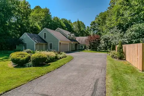 7806 Fairidge Road, Kirtland, OH 44094