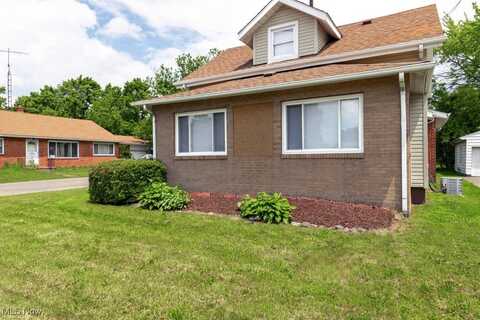 2830 Harmont Avenue NE, Canton, OH 44705