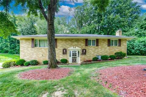 3830 Moonglo Street NW, Uniontown, OH 44685