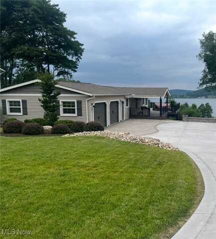 106 Manito Trail, Malvern, OH 44644