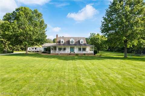 2296 Royer Street NE, Hartville, OH 44632