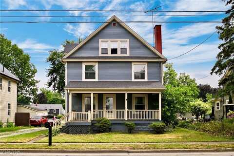 300 W Maple Street, Hartville, OH 44632
