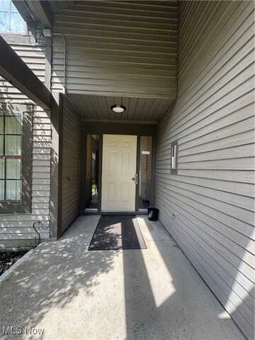3871 Northwoods Court NE, Warren, OH 44483